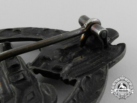 Panzer Assault Badge, in Bronze, by C. E. Juncker (hollow) Detail