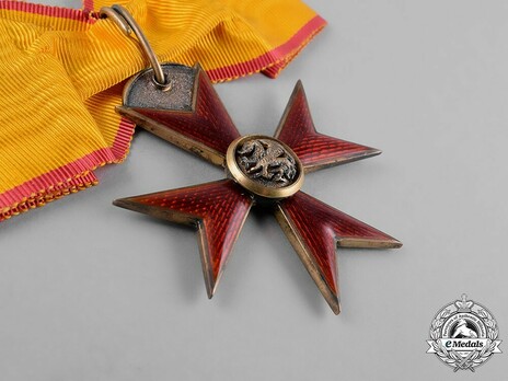 Order of the Griffin, Civil Division, Commander Cross Obverse