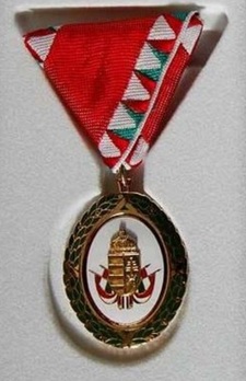 Distinguished Service Decoration in Gold Obverse