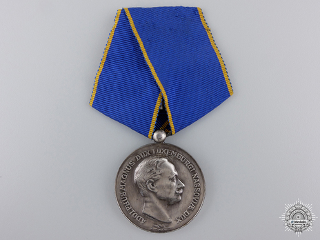 Silver Merit Medal (stamped "F. RASUMNY," 1927-) Obverse