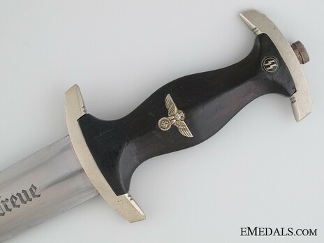 Allgemeine SS M33 Early Pre-RZM Mark Service Dagger (by Robert Klaas) Obverse Grip Detail