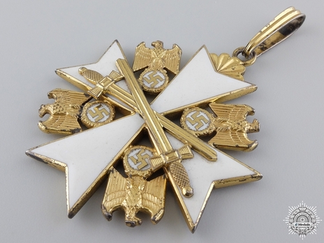 III Class Cross with Swords Obverse