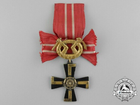 Order of the Cross of Liberty, IV Class Cross, Military Division (1939) Obverse