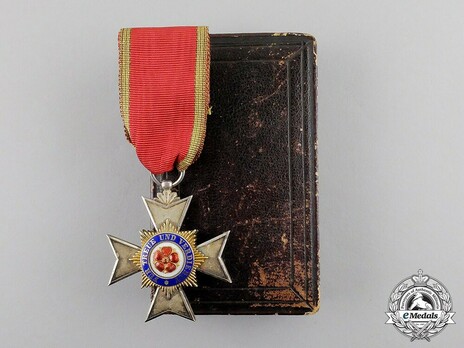 Princely House Order of Schaumburg-Lippe, IV Class Cross Case of Issue Obverse