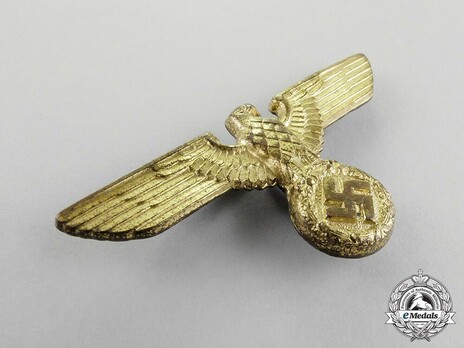 Kriegsmarine 1st Pattern Gilt Metal Cap Eagle Insignia Obverse