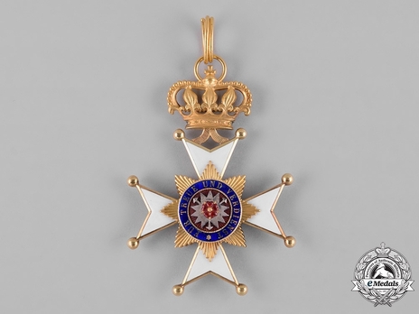 Princely House Order of Schaumburg-Lippe, I Class Cross (in gold) Obverse