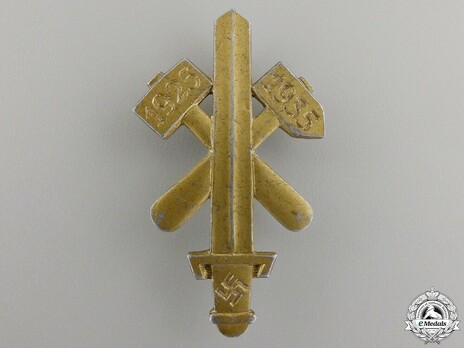 Gau Honour Badge Essen, in Gold (in gilt aluminum) Obverse