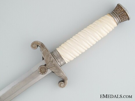 German Army Unmarked White Grip Officer’s Dagger Obverse Grip Detail