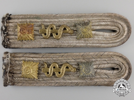 Kriegsmarine Medical Kapitänleutnant Shoulder Boards Obverse