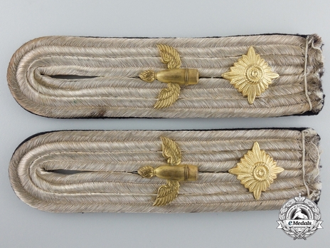 Kriegsmarine Naval Artillery Oberleutnant Shoulder Boards Obverse