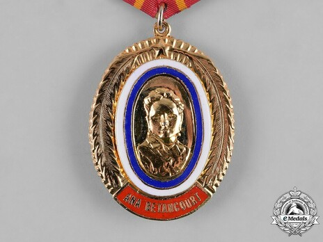 Order of Anna Betancourt, Medal Obverse