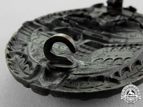 Panzer Assault Badge, in Bronze, by W. Deumer Detail