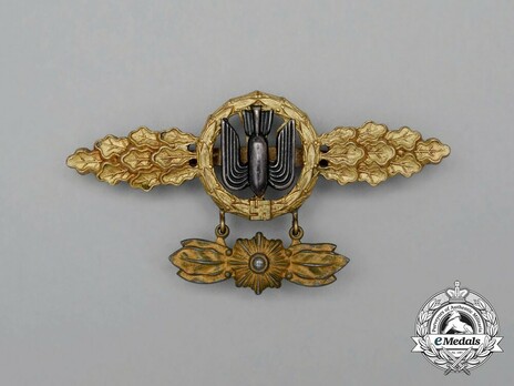 Bomber Clasp, in Gold (with star pendant) Obverse