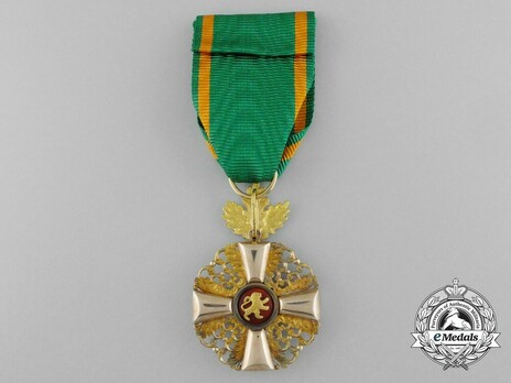 Order of the Zähringer Lion, I Class Knight (with oak leaves, in gold) Reverse with Ribbon