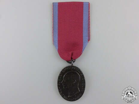 War Merit Medal (in blackened iron) Obverse