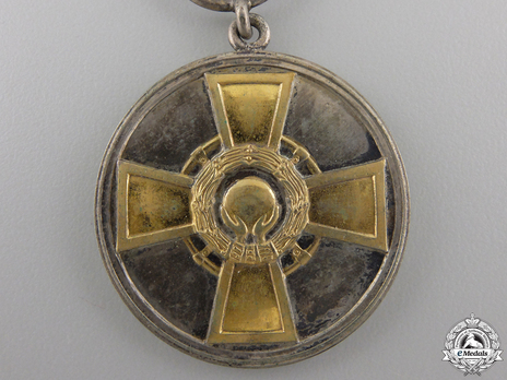 Cross of Merit of Physical Education and Sports, Silver Medal with Gold Cross Obverse