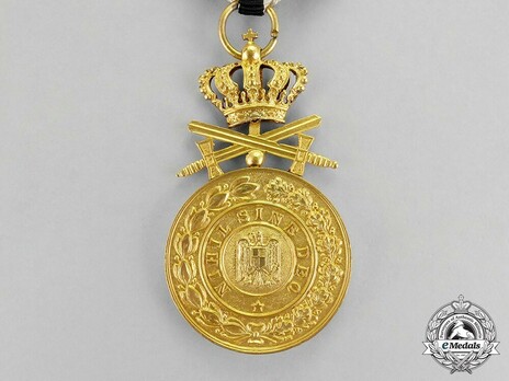 Order of the Royal House, Type II, Military Division, I Class Gold Medal Obverse