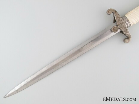 German Army Unmarked White Grip Officer’s Dagger Obverse Blade Detail