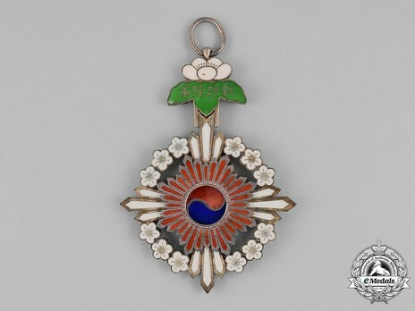 Order of the Plum Blossoms, I Class Grand Cordon Badge Reverse