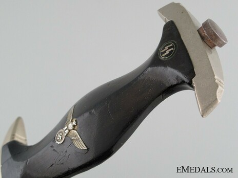 Allgemeine SS M33 Early Pre-RZM Mark Service Dagger (by Robert Klaas) Obverse Pommel Detail