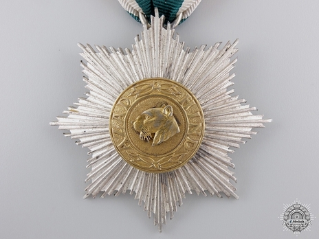 II Class Star (for non-combatant service, without swords) Obverse